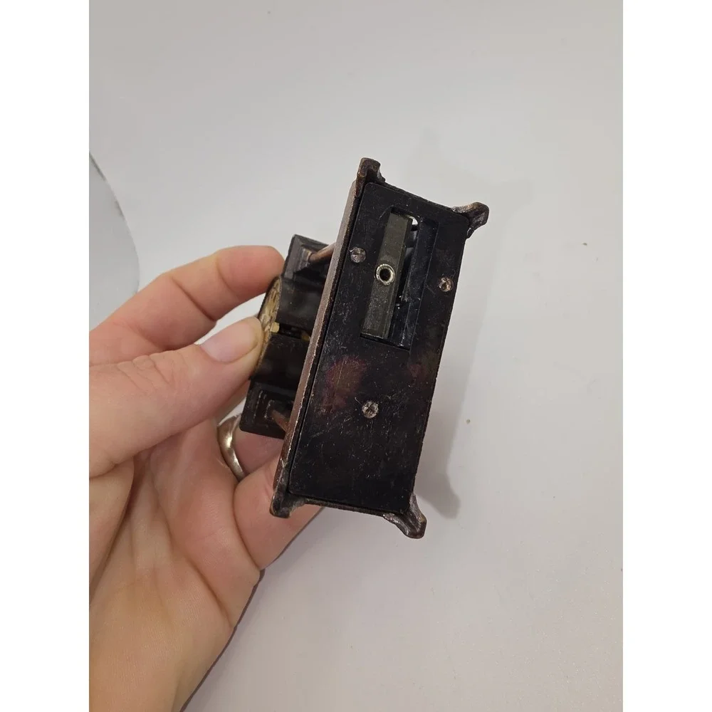 Vintage Novelty Mantle Clock Metal Pencil‎ Sharpener